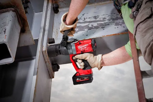 Гайковерт ударний акумуляторний Milwaukee M18 ONEFHIWF1-802X 18В АКБ 2х8А·год 0-1650об·хв 2400Нм 1/2" ЗП M12-18FC кейс 5.9кг купити в Україні