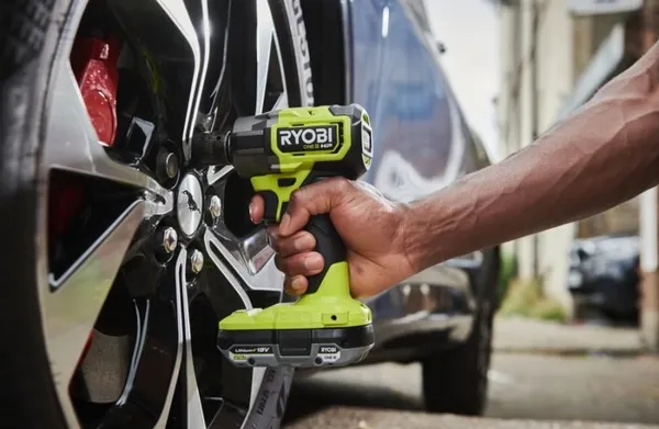 Купити Гайковерт ударний акумуляторний Ryobi ONE+ HP RIW18C-0 18В 450Нм 2800об/хв 1/2" 4 швидкості 1.2кг без АКБ та ЗП зі знижкою