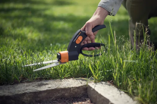 Ножиці для трави Fiskars Servo-System GS42, пряме лезо, 32.2см, 0.26кг купити в Україні