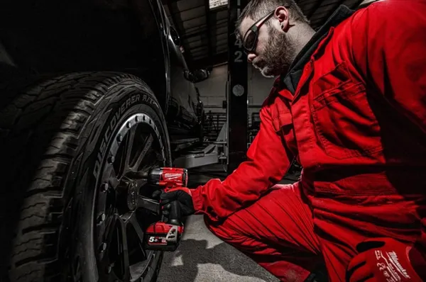 Гайкокрут акумуляторний 1/2" MILWAUKEE, M18 FMTIW2F12-0X, 881Нм (HD кейс) замовити