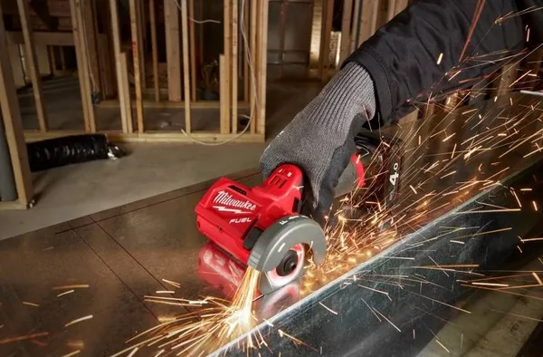 Шлифмашина угловая аккумуляторная Milwaukee M12 FCOT-422X 76мм 12В 1x4А·час 1x2А·час ЗП М12-18С 20000об·мин 1.1кг кейс купить онлайн