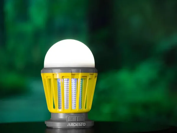 Светильник антимоскитный ARDESTO, 5 Вт, авт.работа 20 ч, 6000-6500К, солнечная батарея, аккум. 1200 мА•ч, USB-C > USB-A, серо-зелёный в наличии