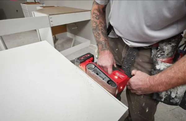 Купить Шліфмашина стрічкова акумуляторна MILWAUKEE, M18 FBTS75-0 со скидкой