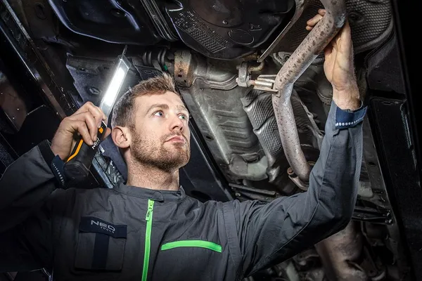 Купить Фонарь инспекционный аккумуляторный Neo Tools, 2в1, 2200мА•ч, 600лм, 8Вт, крючок 360°, IK08 устойчивость к удару, IP54 со скидкой