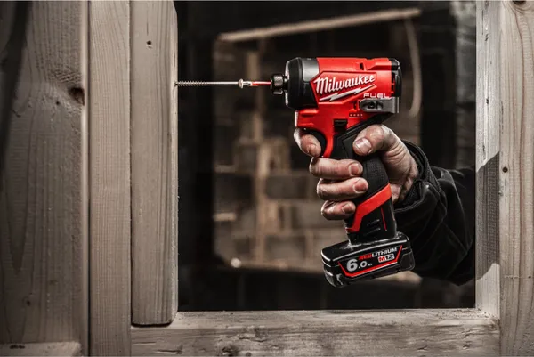 Гвинтоверт ударний акумуляторний Milwaukee M12 FID2-202X 12В АКБ 2х2А·год 0-4000об/хв 170Нм 1/4" ЗП C12C кейс ціна в Україні