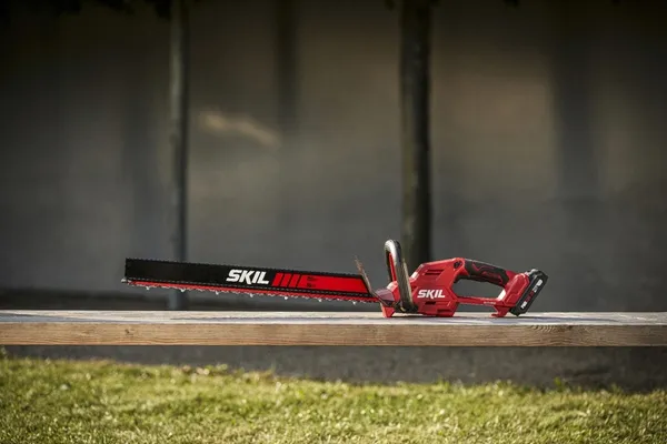 Кущоріз акумуляторний SKIL 0440 CA 20В акб 1х2.5А·год 55см крок різу 20мм 2.15кг купити в Україні