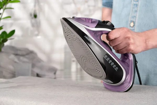 Утюг Ardesto IR-B2234, 2400Вт, 350мл, паровой удар-120гр, керам. подошва, феолетово-чёрный в наличии