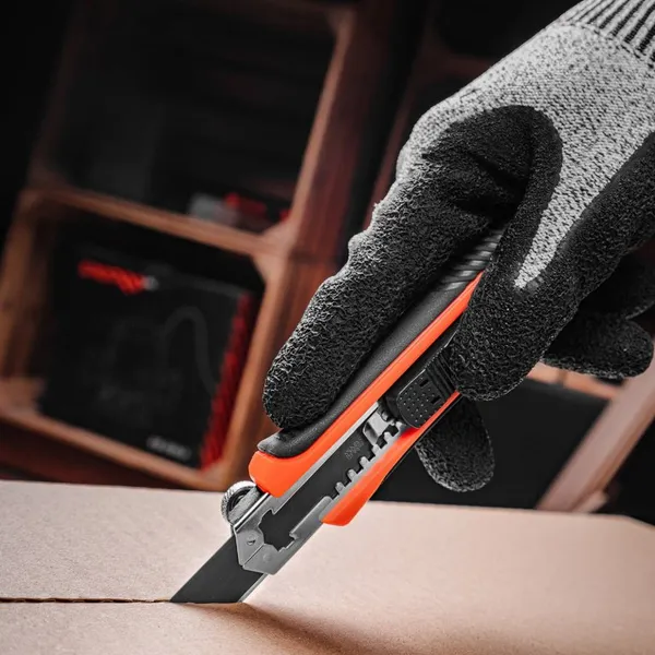 Пассатижи Dnipro-M ULTRA 185 мм + Отвертка с насадками 6 в 1 + Нож сегментный К-18 18 мм + Слесарный молоток Ultra 200 г + Ящик Profi Box 20" купить в Украине