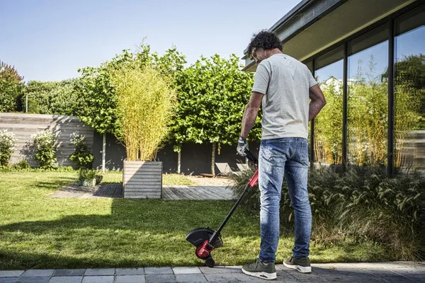 Тример садовий акумуляторний SKIL 0241 CA 20В ліска 30см 1х2.5А·год 2.3кг цена в Украине