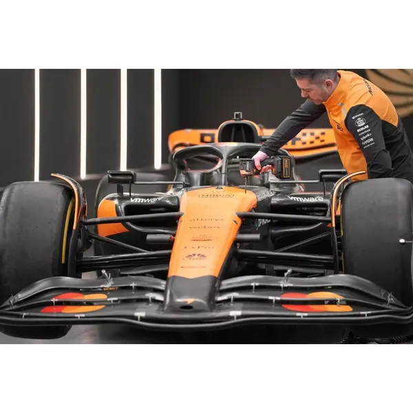 Шуруповерт-дрель ударная аккумуляторная DeWALT McLaren F1 TEAM LIMITED EDITION 18В 2х5А·час 205Нм 1000-2800-3250об/мин кейс ЗП 1.0кг купить в Украине