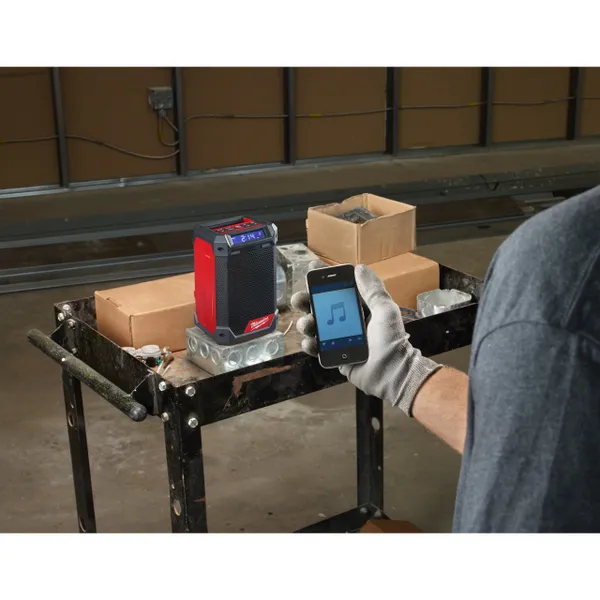 Радіоприймач із зарядним пристроєм MILWAUKEE, M12 RCDAB+ купити онлайн
