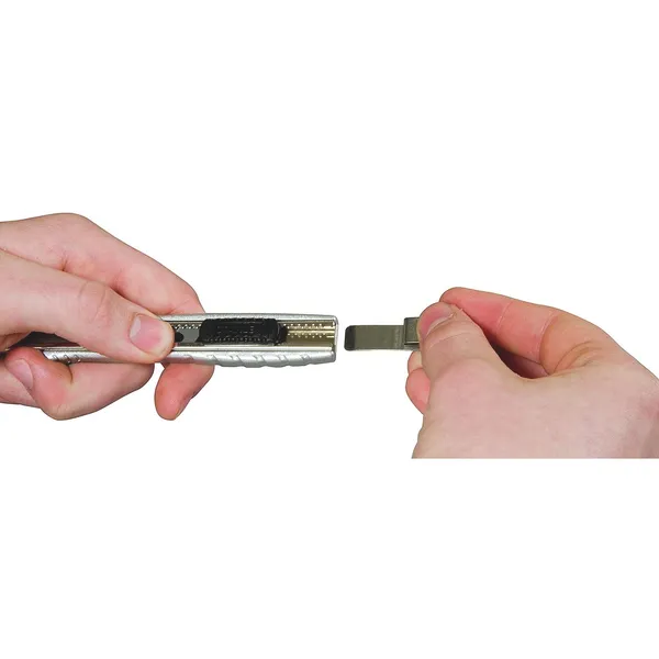 Нож  9мм сегментированое лезвие 135мм литой оцинкованный корпус FatMax (уп.6) купить в Украине