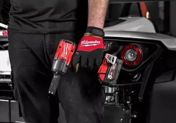 Гайкокрут акумуляторний 1/2" MILWAUKEE, M18 FMTIW2F12-0X, 881Нм (HD кейс) замовити