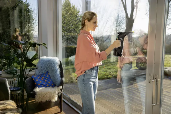 Пылесос Karcher оконный WV 5 Plus, вода -0.1л, автон. раб. до 35мин, вес-0.7кг, черный купить онлайн