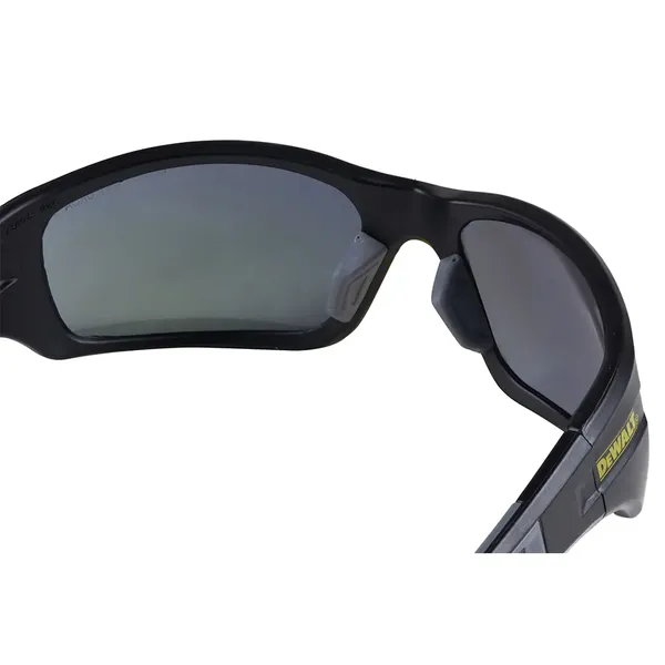 Очки защитные DeWalt Auger линзы-затменные серые поликарбонат заказать