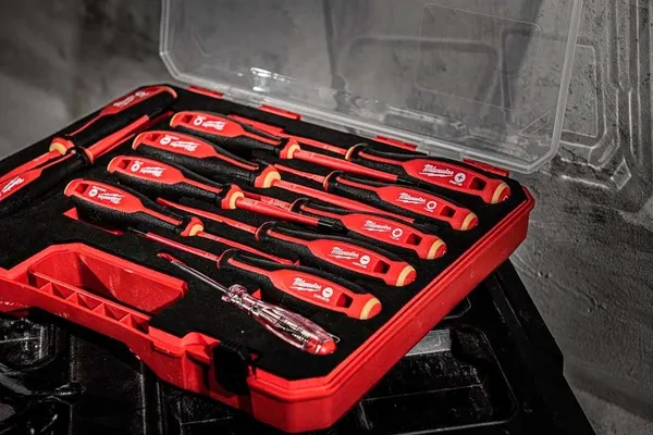 Отвертки Milwaukee набор 12шт, диэлектрические, SL,PH,PZ,TX, тестер, кейс отзывы