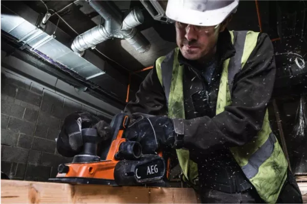 Рубанок BHO18BL-0 AEG, 18В,14300об/хв, 2мм, 82мм, 3,32кг ціна в Україні