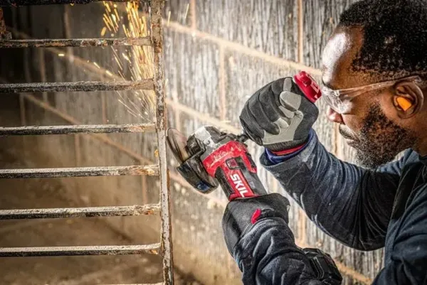 Купити Шліфмашина кутова акумуляторна SKIL 3930 CB XP 125мм безщіткова 20В 1х5А·год 8500об·хв VRS+ плав. пуск 1.88кг