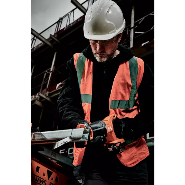 Пила сабельная AEG BUS18C2-0 18В, 0-300х/мин, 28,5мм, 255мм/20мм, 2,3кг заказать