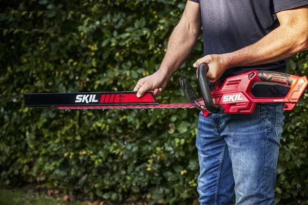 Замовити Кущоріз акумуляторний SKIL 0440 CA 20В акб 1х2.5А·год 55см крок різу 20мм 2.15кг з доставкою