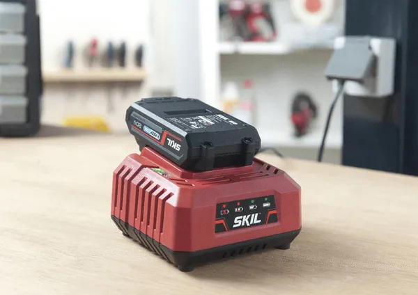 Зарядний пристрій SKIL CR1E3122 AA 20В 2.4А 0.52кг купити в Україні