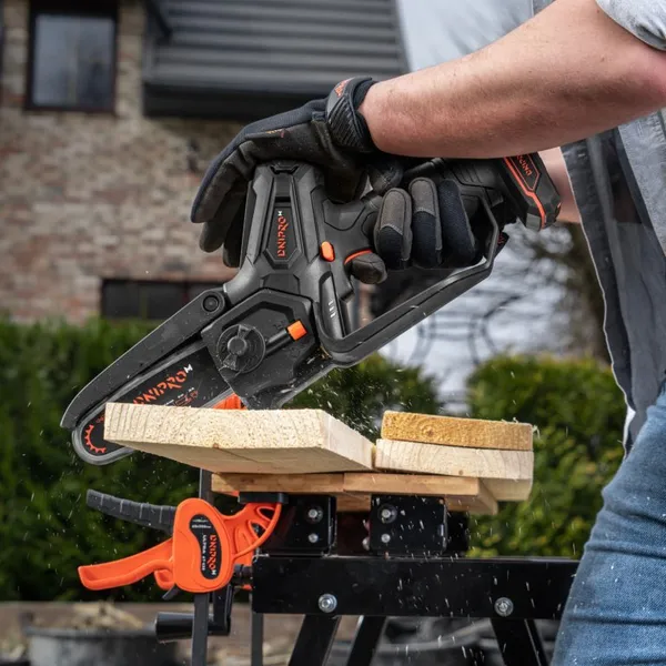 Акумуляторний секатор Dnipro-M PS-12BC + Акумуляторна ланцюгова пила CS-12 + Акумуляторна батарея BP-122 + Зарядний пристрій FC-122 в наявності