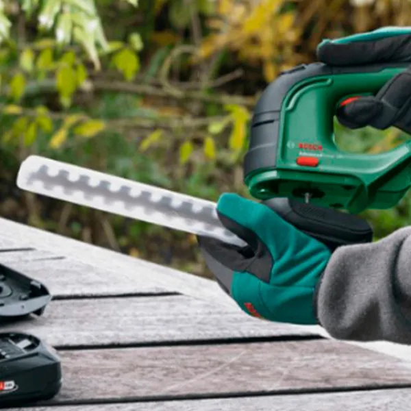 Ножиці для трави акумуляторні Bosch AdvancedShear 18V-10 + насадка кущоріз 10/20см крок різу 8мм 1xPBA 2.0Ah 2.45кг купити в Україні