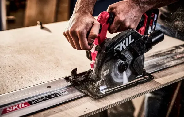 Пила дискова акумуляторна SKIL 3551 CA 20В безщіткова 165х16мм 2.4кг без АКБ та ЗП заказать