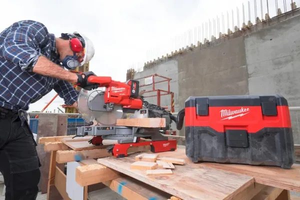 Пилосос акумуляторний MILWAUKEE, M18 VC2-0 для сухого і вологого прибирання с доставкой