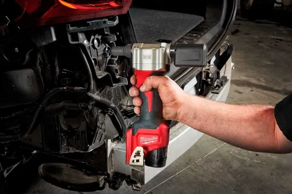 Заклепочник аккумуляторный Milwaukee M12 BPRT-201X 12В АКБ 1x2А·час ЗП C12C 2.4мм 3.2мм 4.0мм 4.8мм 2.1кг кейс заказать