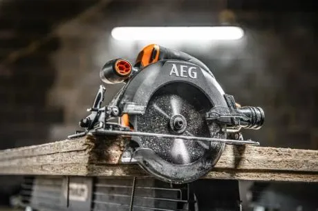 Пила циркулярная BKS18SBL-0 AEG, 18В, 5000об/мин, 165/20мм, 41мм/45°, 57мм/90°, 2,9кг купить в Украине