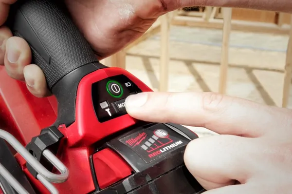 Акумуляторний забивач цвяхів M18 FFN21-0C MILWAUKEE, HD кейс купить онлайн