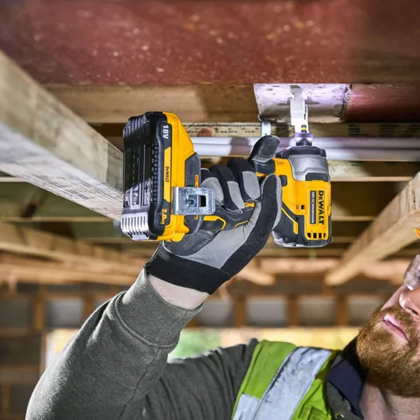 Заказать Шуруповерт ударный аккумуляторный DeWalt 18V XR Li-Ion бесщеточный 190Нм 2800об/мин кейс 0.96кг с доставкой