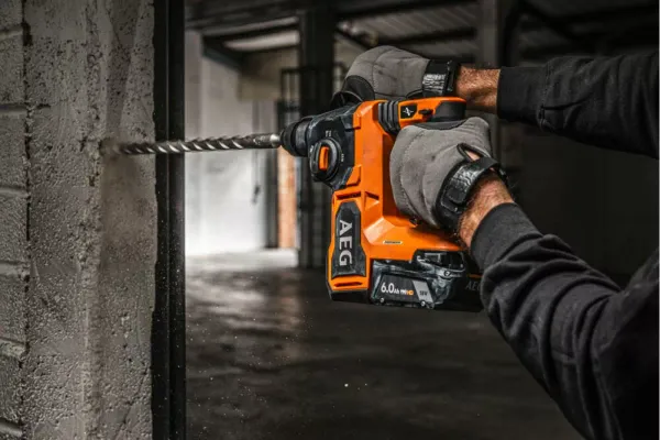 Перфоратор BBH18BL2-0 AEG, 18В, 0-1500об/мин, 0-5000движений/мин, 30/13/26, 2.5Дж, 3,66кг купить в Украине