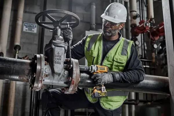 Гайковерт ударный DeWalt XR Li-Ion бесщеточный 18В акб 2х5А·час 1084Нм 2000об/мин 3250уд/мин 1/2" ЗП кейс 1.67кг отзывы