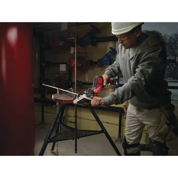 Купить Акумуляторна шабельна пилка MILWAUKEE C12 HZ-202С 4933441195 (+ заряд.пристрій, 2 акум., HD кейс)