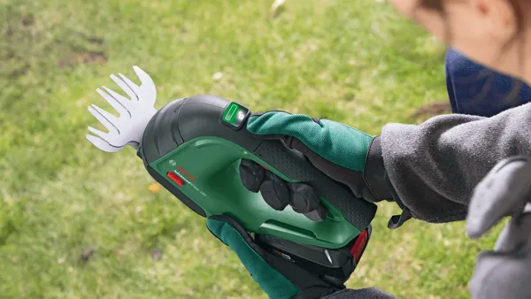 Ножницы для травы аккумуляторные Bosch AdvancedShear 18В-10 + насадка кусторез 10/20см шаг реза 8мм 1.85кг заказать