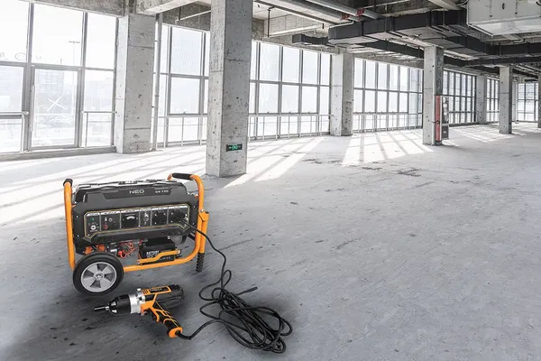 Генератор бензиновый Neo Tools 230В (1 фаза), 2.8/3кВт, электростартер, AVR, 45кг + Портативное зарядное устройство солнечная панель 90-140 купить в Украине