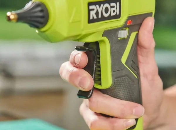 Пістолет клейовий акумуляторний RYOBI RGLU18-0 ONE+18В (каркас) цена в Украине
