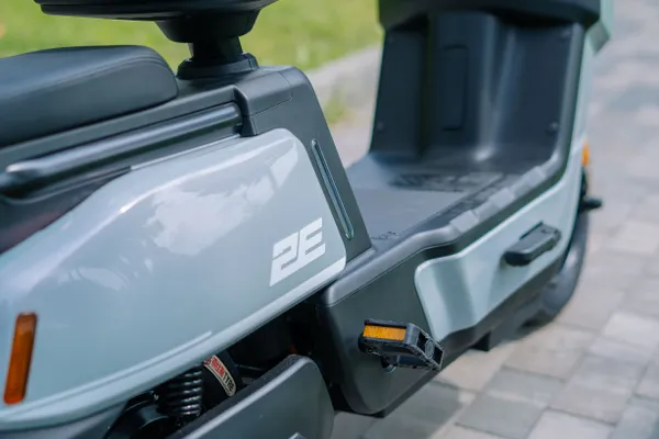 Купить Электроскутер 2E FY70, серый со скидкой