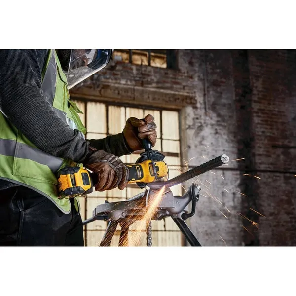 Шлифмашина угловая аккумуляторная DeWalt 18B XR Li-lon бесщеточная 125мм 3000-9000об·мин 1.85кг без АКБ и ЗП отзывы