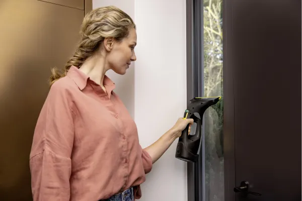 Заказать Пылесос Karcher оконный WV 5 Plus, вода -0.1л, автон. раб. до 35мин, вес-0.7кг, черный с доставкой