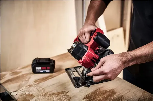 Пила дискова акумуляторна SKIL 3551 CA 20В безщіткова 165х16мм 2.4кг без АКБ та ЗП в наличии