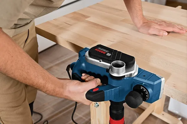 Рубанок Bosch GHO 26-82 D 710Вт 82мм стругання до 2.6мм 2.6кг ціна в Україні