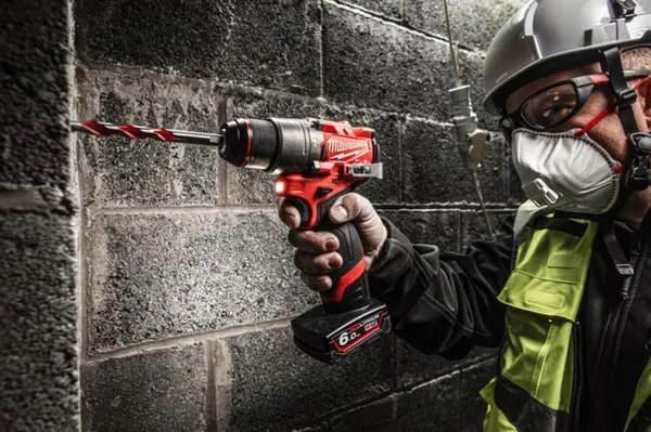 Дриль-шуруповерт акумуляторна безщіткова ударна M12 FPD2-0 крут. мом. 45 Нм MILWAUKEE замовити