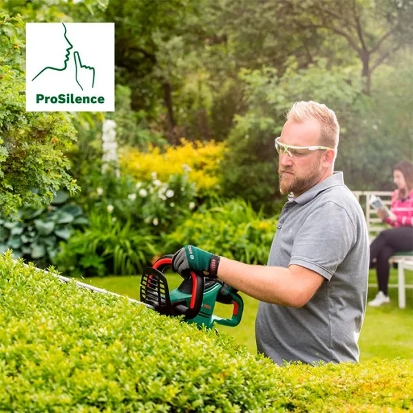 Кусторез Bosch UniversalHedgeCut 50 480Вт 50см шаг реза 26мм 3.67 кг заказать