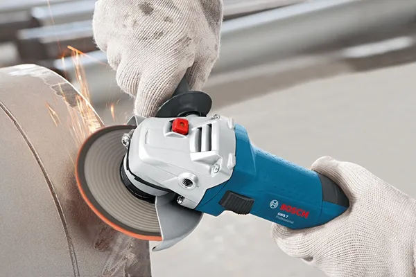 Купить Измельчитель садовый Bosch AXT 25 D? 2500 Вт, 40мм, 31.3кг, фреза, низкошумный со скидкой