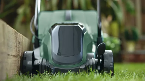 Купить Газонокосилка аккумуляторная Bosch CityMower 18V-32-300 18В акб 1х4А·час 34см 31л 30-60мм 9.4кг