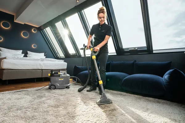 Пылесос профессиональный моющий Karcher Puzzi 8/1 Adv 1200Вт, 270мБар, контейнер 8/7л, 8.6кг цена в Украине