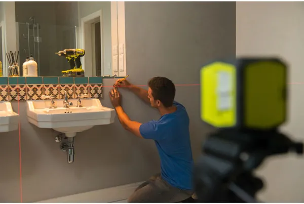 Купить Нивелир лазерный Ryobi RBCLLR1 до 10м перекрестный красный луч 0.4кг со скидкой